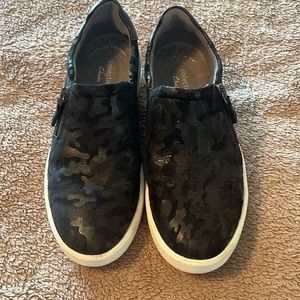Clarks Layton Step Sneaker Womens Size 6.5 Black Camo Iridescent Comfort Slip On